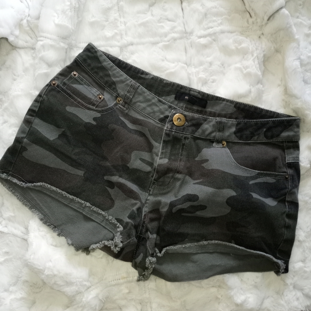 Womens Camoflauge booty shorts